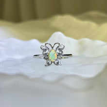 Load image into Gallery viewer, White Opal Adjustable Ring 白色欧泊镶嵌活口戒指
