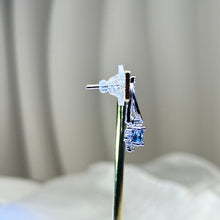 Load image into Gallery viewer, 925 Silver London Blue Topaz Earrings 伦敦蓝托帕石镶嵌银耳钉
