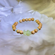 将图片加载到图库查看器，Green Nephrite Teddy Bear Thuja Wood Beads Bracelet 和田玉鸭蛋青玉小熊崖柏木手串
