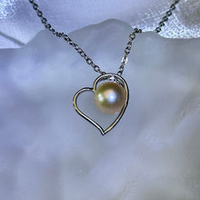 Load image into Gallery viewer, Champagne Freshwater Pearl Love Heart Pendant 香槟色淡水珍珠镶嵌爱心吊坠
