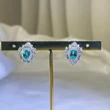 Load image into Gallery viewer, 925 Silver Paraiba Blue Earrings 帕拉伊巴蓝托帕石镶嵌银耳钉
