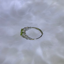 将图片加载到图库查看器，Peridot Adjustable Ring 橄榄石镶嵌活口戒指
