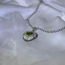 Load image into Gallery viewer, Chrome Diopside Love Heart Pendant 透辉石爱心镶嵌吊坠
