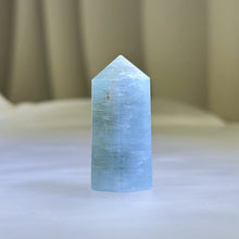 Load image into Gallery viewer, Aquamarine Pointed Tower 海蓝宝单尖六棱柱
