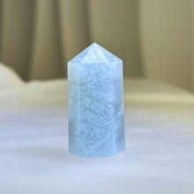 Load image into Gallery viewer, Aquamarine Pointed Tower 海蓝宝单尖六棱柱
