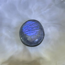 Load image into Gallery viewer, Labradorite Freeform Shape 拉长石灰月光石随型
