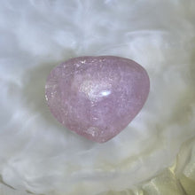 Load image into Gallery viewer, Rose Quartz Love Heart 粉水晶爱心
