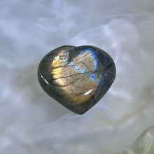 Load image into Gallery viewer, Labradorite Love Heart 拉长石灰月光石爱心
