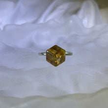 Load image into Gallery viewer, Citrine Cube Adjustable Ring 黄水晶方糖镶嵌活口戒指
