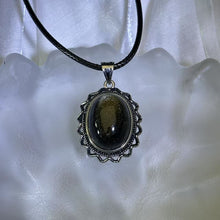 Load image into Gallery viewer, Golden Sheen Obsidian Pendant Necklace 金眼黑曜石镶嵌吊坠项链
