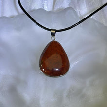 Load image into Gallery viewer, Carnelian Pendant Necklace 红玛瑙吊坠项链
