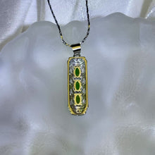 Load image into Gallery viewer, Chrome Diopside Pendant 透辉石镶嵌吊坠
