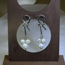 将图片加载到图库查看器，925 Silver White Freshwater Pearl Earrings 白色淡水珍珠银耳钉
