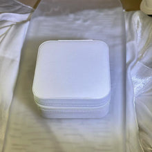 Load image into Gallery viewer, White PU Leather Jewellery Box 白色人造皮革首饰盒
