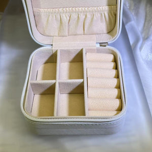 White PU Leather Jewellery Box 白色人造皮革首饰盒