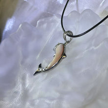 Load image into Gallery viewer, White Mother of Pearl Dauphin Pendant Necklace 白色贝母镶嵌海豚吊坠项链
