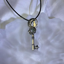 Load image into Gallery viewer, Phantom Quartz Key Pendant Necklace 幽灵水晶镶嵌钥匙吊坠项链
