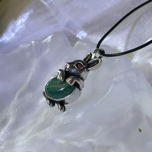 Malachite Rabbit Pendant Necklace 孔雀石镶嵌兔子吊坠项链