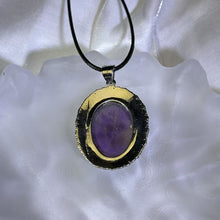 Load image into Gallery viewer, Amethyst Pendant Necklace 紫水晶镶嵌吊坠项链
