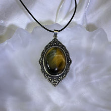 Load image into Gallery viewer, Tiger&#39;s Eye Pennant Necklace 虎眼石镶嵌吊坠项链
