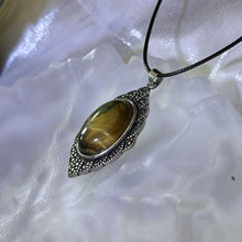 Load image into Gallery viewer, Tiger&#39;s Eye Pennant Necklace 虎眼石镶嵌吊坠项链
