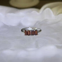 Load image into Gallery viewer, Ruby Garnet Adjustable Ring 酒红石榴石镶嵌活口戒指
