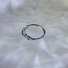 Load image into Gallery viewer, Blue Sapphire Adjustable Ring 蓝色蓝宝石镶嵌活口戒指
