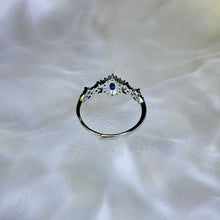 Load image into Gallery viewer, Blue Sapphire Adjustable Ring 蓝色蓝宝石镶嵌活口戒指
