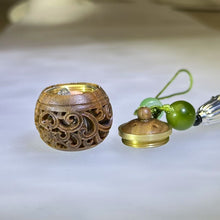 Load image into Gallery viewer, Verawood Quartz Aroma Container Ornament Cell Phone Charm Bag Charm Key Charm 绿檀木水晶香氛嘎乌盒挂饰手机链包挂钥匙链
