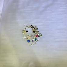 Load image into Gallery viewer, White Freshwater Pearl Hello Kitty Brooch 白色淡水珍珠镶嵌凯蒂猫胸针
