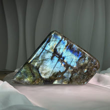 Load image into Gallery viewer, Labradorite Free Form Stone 拉长石灰月光石随型
