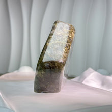 Load image into Gallery viewer, Labradorite Free Form Stone 拉长石灰月光石随型
