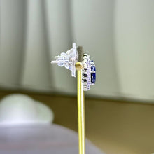 Load image into Gallery viewer, 925 Silver Blue Sapphire Earrings 蓝色蓝宝石镶嵌银耳钉

