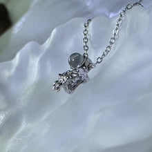 Load image into Gallery viewer, Labradorite Astronaut Pendant Necklace 拉长石灰月光石镶嵌吊坠项链
