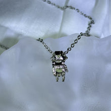 Load image into Gallery viewer, Labradorite Astronaut Pendant Necklace 拉长石灰月光石镶嵌吊坠项链

