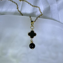 Load image into Gallery viewer, Onyx Clover Pendant Necklace 黑玛瑙四叶草镶嵌吊坠项链
