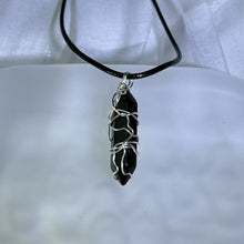 Load image into Gallery viewer, Obsidian Pendant Necklace 黑曜石吊坠项链

