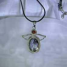 Load image into Gallery viewer, Abalone PAUA Shell Angle Pendant Necklace 鲍贝镶嵌天使吊坠项链
