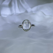 Load image into Gallery viewer, Clear Quartz Adjustable Ring 白水晶镶嵌活口戒指
