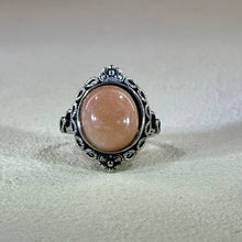 将图片加载到图库查看器，Orange Sunstone Adjustable Ring 橙色太阳石镶嵌活口戒指
