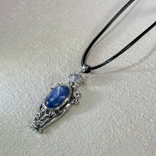 将图片加载到图库查看器，Blue Kyanite Vase Pendant Necklace 蓝晶石镶嵌花瓶吊坠项链
