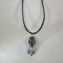 Load image into Gallery viewer, Labradorite Dream Catcher Pendant Necklace 拉长石灰月光石镶嵌捕梦网吊坠项链
