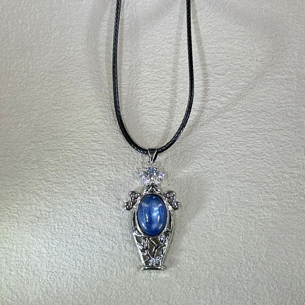 Blue Kyanite Vase Pendant Necklace 蓝晶石镶嵌花瓶吊坠项链