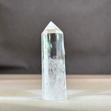 将图片加载到图库查看器，Clear Quartz Point Wand Tower 白水晶单尖六棱柱
