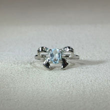 Load image into Gallery viewer, Sky Blue Topaz Bow Adjustable Ring 天空蓝托帕石镶嵌蝴蝶结活口戒指
