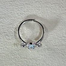 Load image into Gallery viewer, Sky Blue Topaz Bow Adjustable Ring 天空蓝托帕石镶嵌蝴蝶结活口戒指
