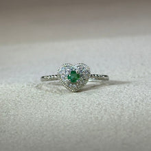 Load image into Gallery viewer, Emerald Love Heart Adjustable Ring 祖母绿绿宝石镶嵌爱心活口戒指
