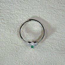 Load image into Gallery viewer, Emerald Love Heart Adjustable Ring 祖母绿绿宝石镶嵌爱心活口戒指
