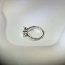 将图片加载到图库查看器，Clear Quartz Adjustable Ring 白水晶镶嵌活口戒指
