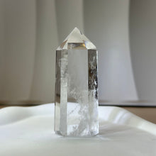 将图片加载到图库查看器，Clear Quartz Point Tower 白水晶单尖六棱柱
